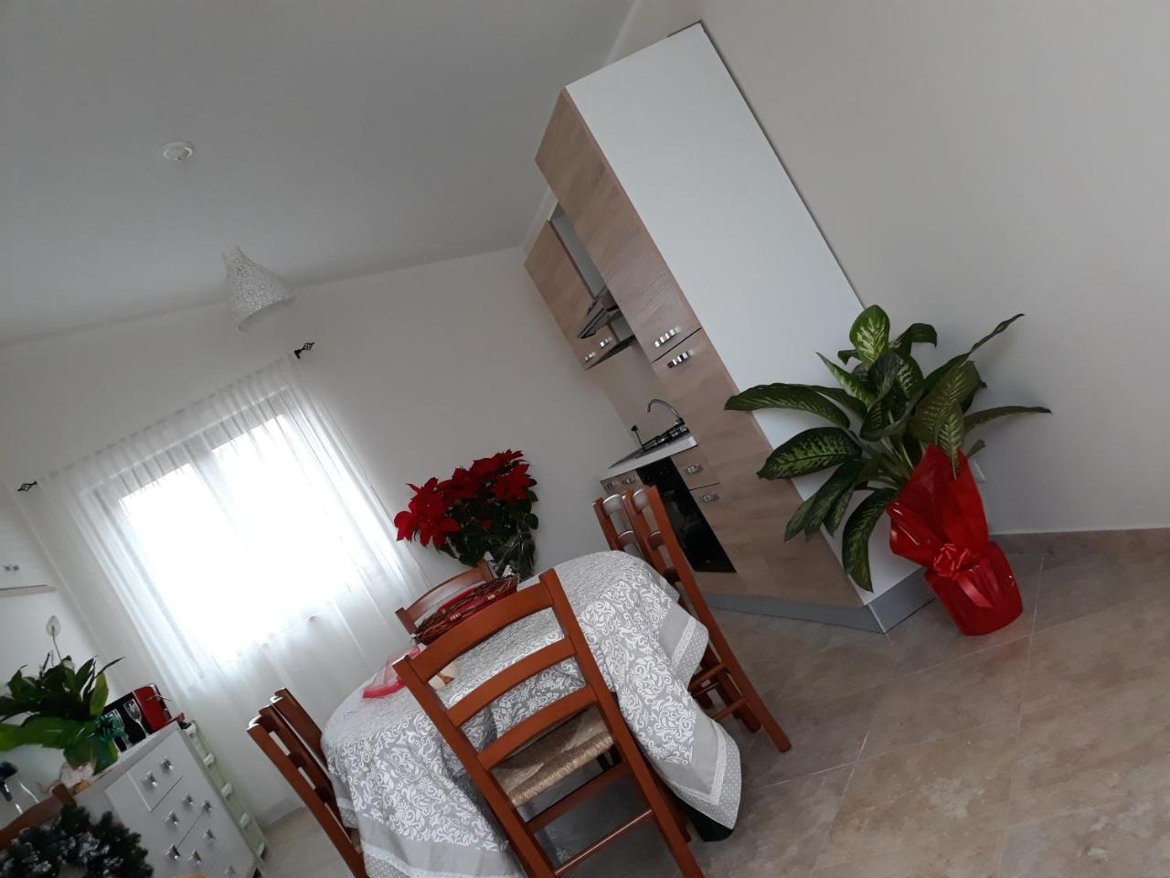 モンレアーレ A Casa Di Simona Bed & Breakfast エクステリア 写真