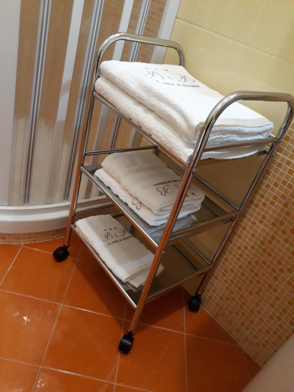モンレアーレ A Casa Di Simona Bed & Breakfast エクステリア 写真