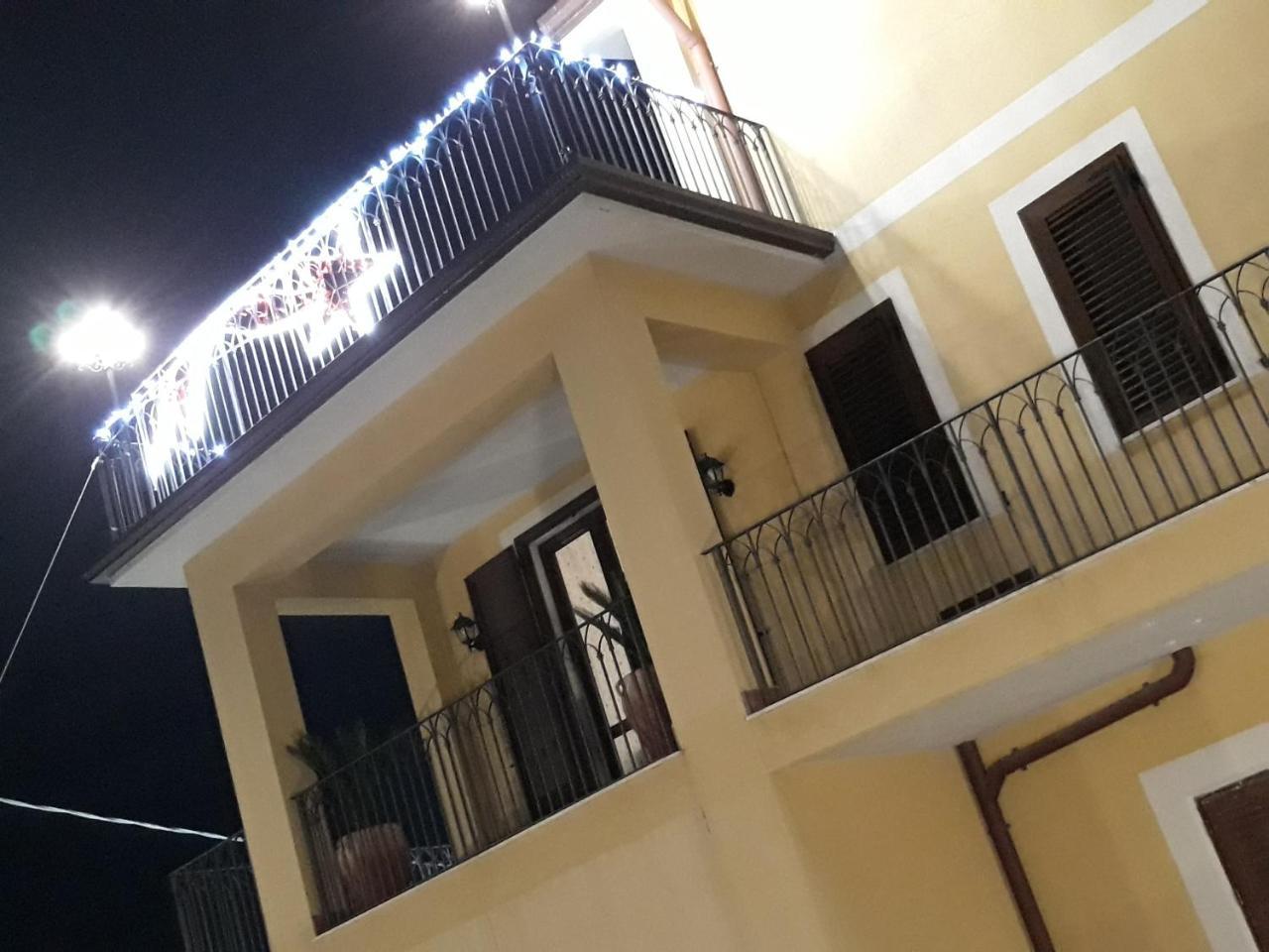 モンレアーレ A Casa Di Simona Bed & Breakfast エクステリア 写真