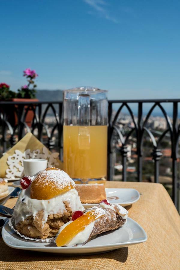 モンレアーレ A Casa Di Simona Bed & Breakfast エクステリア 写真