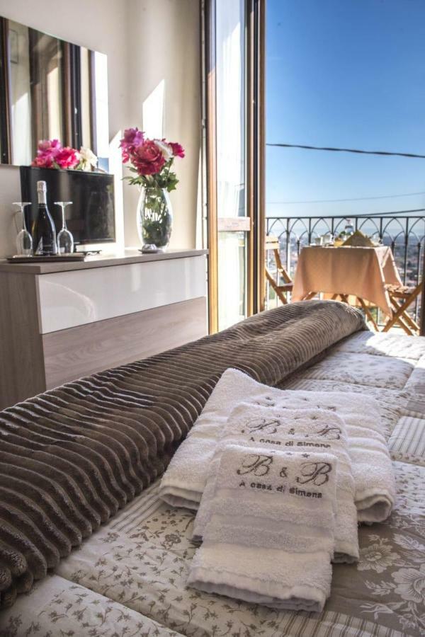 モンレアーレ A Casa Di Simona Bed & Breakfast エクステリア 写真