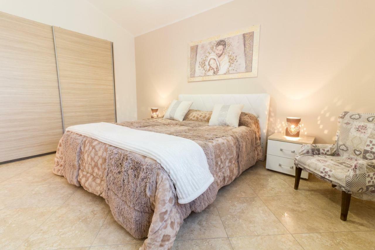 モンレアーレ A Casa Di Simona Bed & Breakfast エクステリア 写真