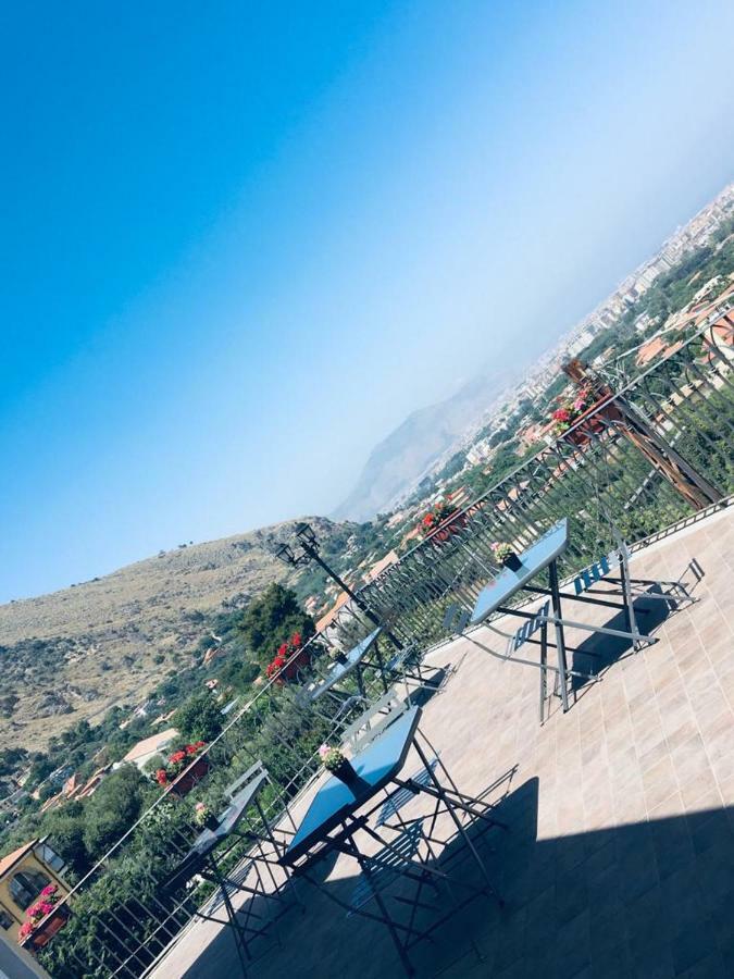 モンレアーレ A Casa Di Simona Bed & Breakfast エクステリア 写真